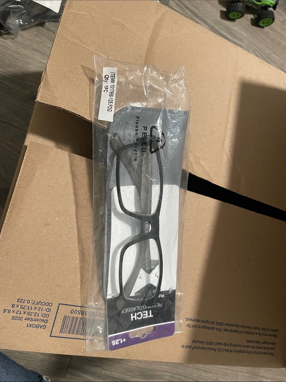 Black Reading Glasses +1.25 - Classic Full-Rim Frame